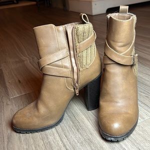 Juicy couture brown leather heel booties